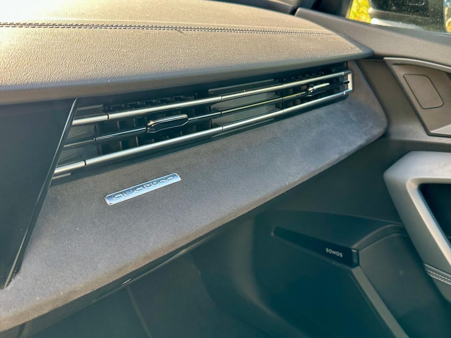 Bild über Audi S3 Limousine TFSI quattro S tronic - für weitere Informationen kontaktieren Sie den Audi Partner