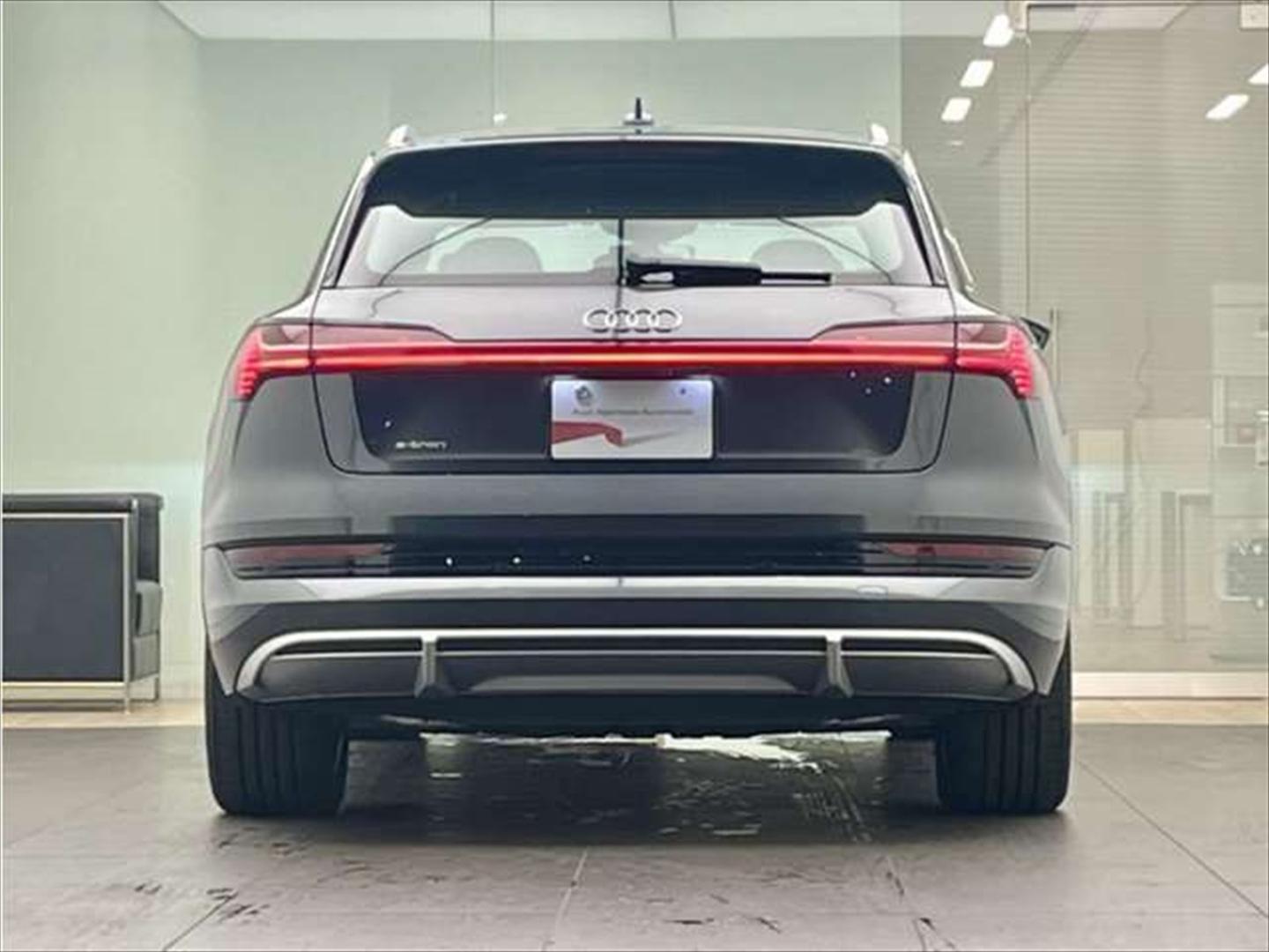 Image about Audi e-tron 55 quattro S line 300,00 kW