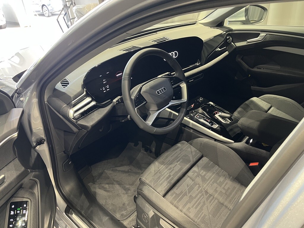 Bild som visar&nbsp;Audi A6 Avant e-hybrid&nbsp;A6 Avant e-hybrid quattro Proline Edition 220 kWS tronic - för mer information kontakta din Audi Partner