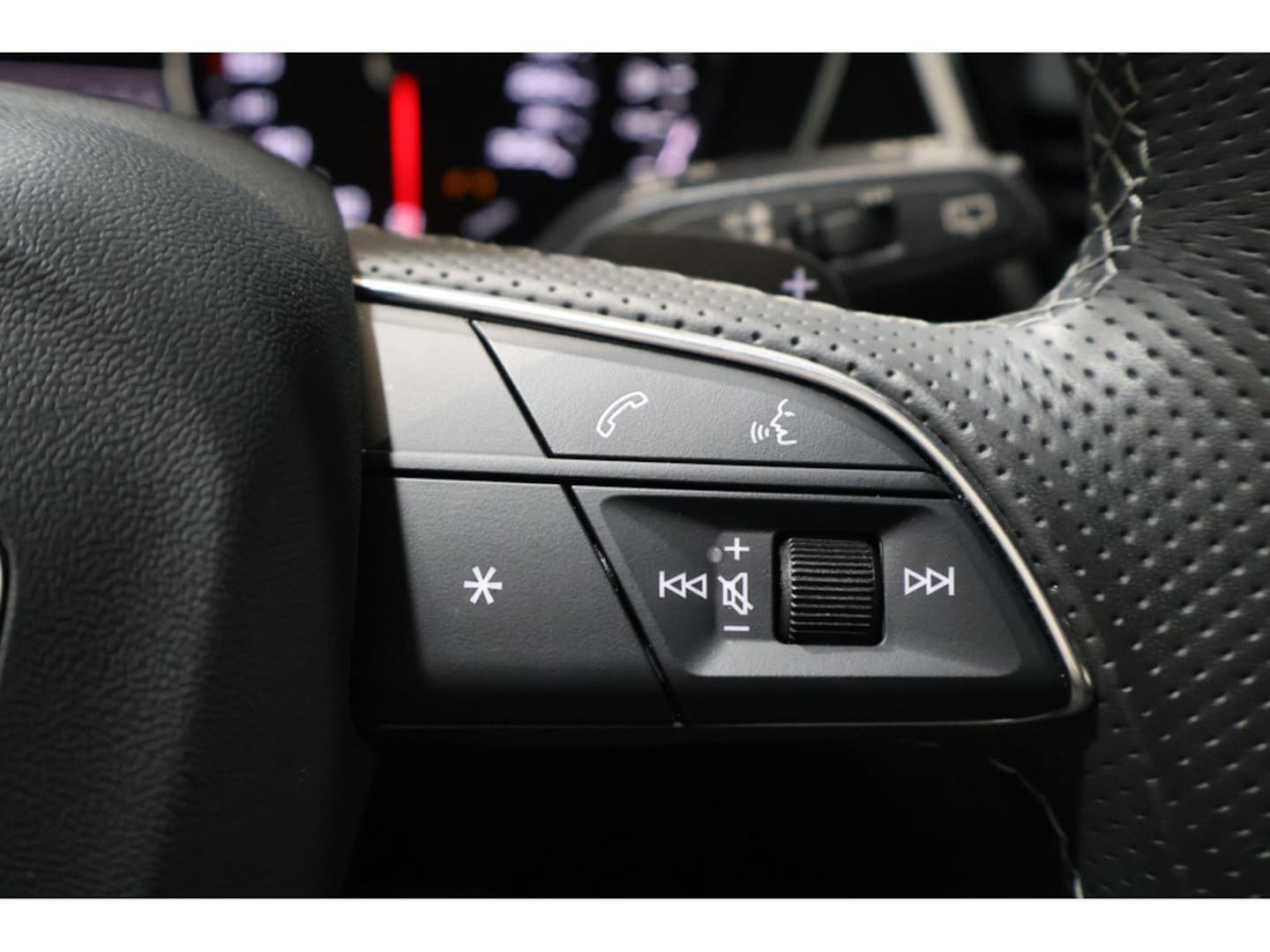 Bild über Audi Q5 40 TFSI quattro S tronic - für weitere Informationen kontaktieren Sie den Audi Partner