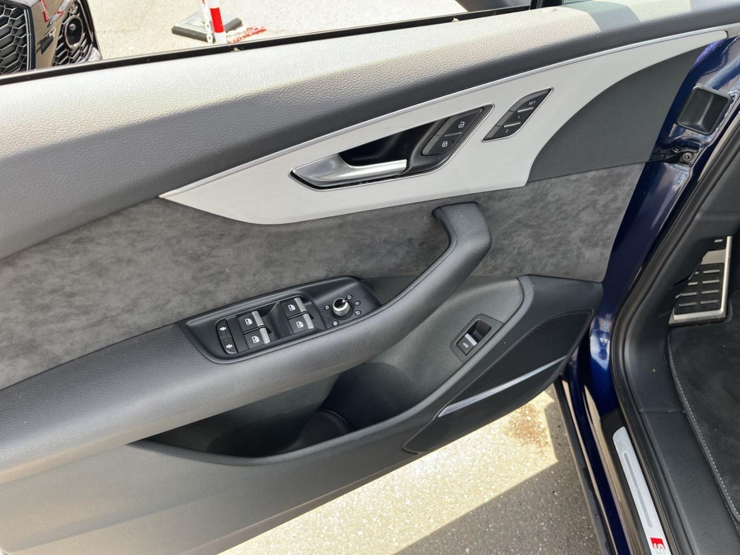 Image about Audi SQ7 TDI quattro tiptronic