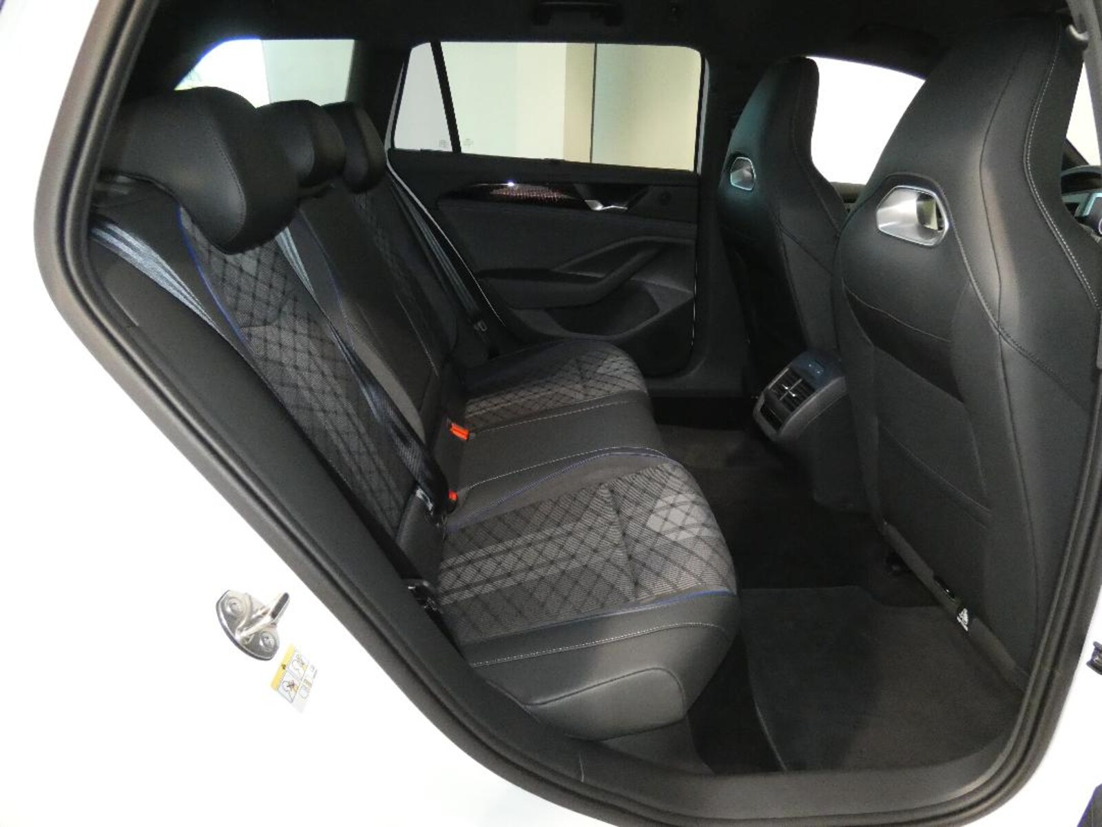 Volkswagen Passat – Bild 11