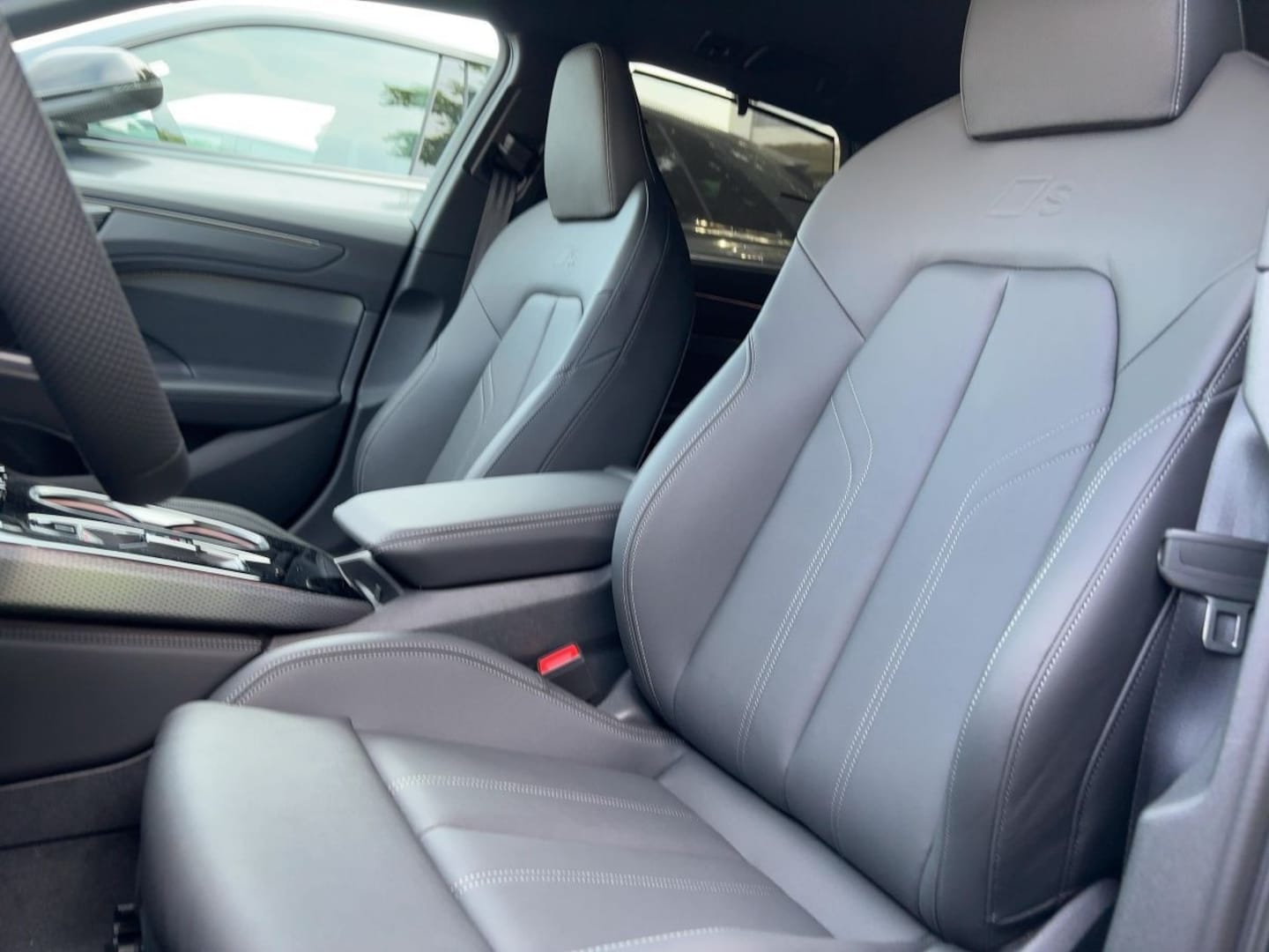 Bild über Audi A6 Avant TDI quattro 150 kW S tronic - für weitere Informationen kontaktieren Sie den Audi Partner