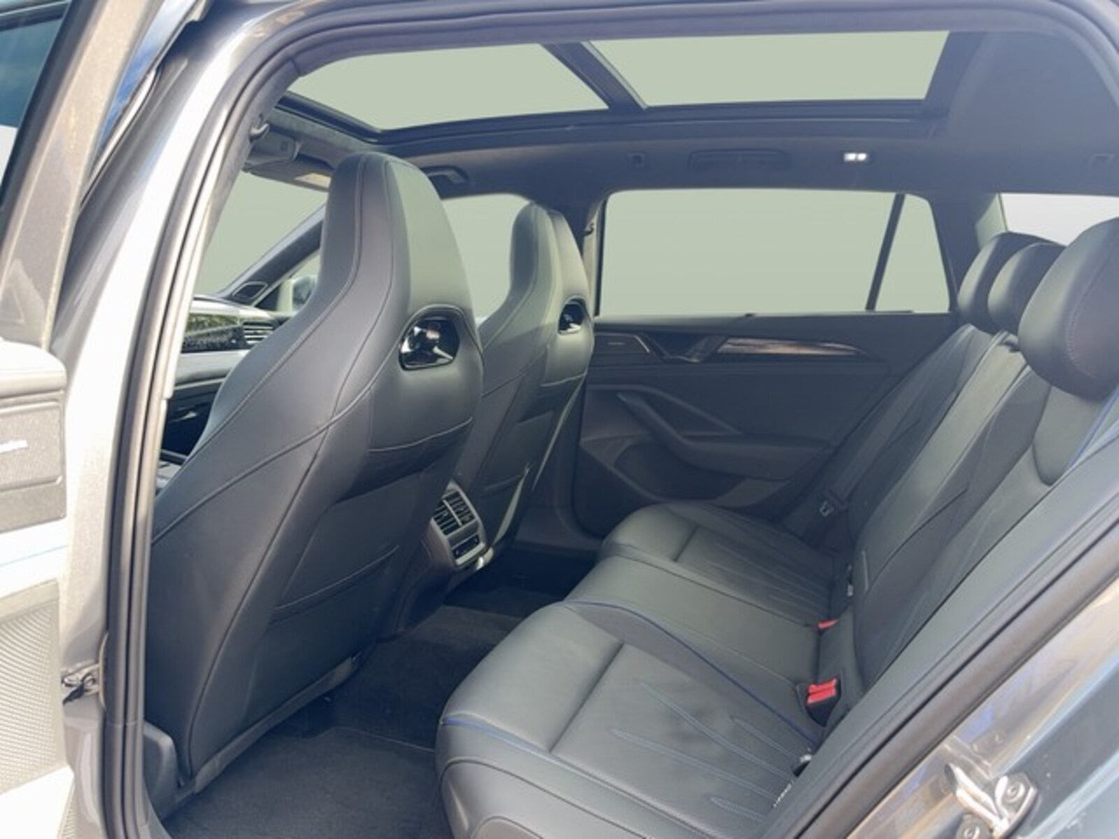 Volkswagen Passat – Bild 11