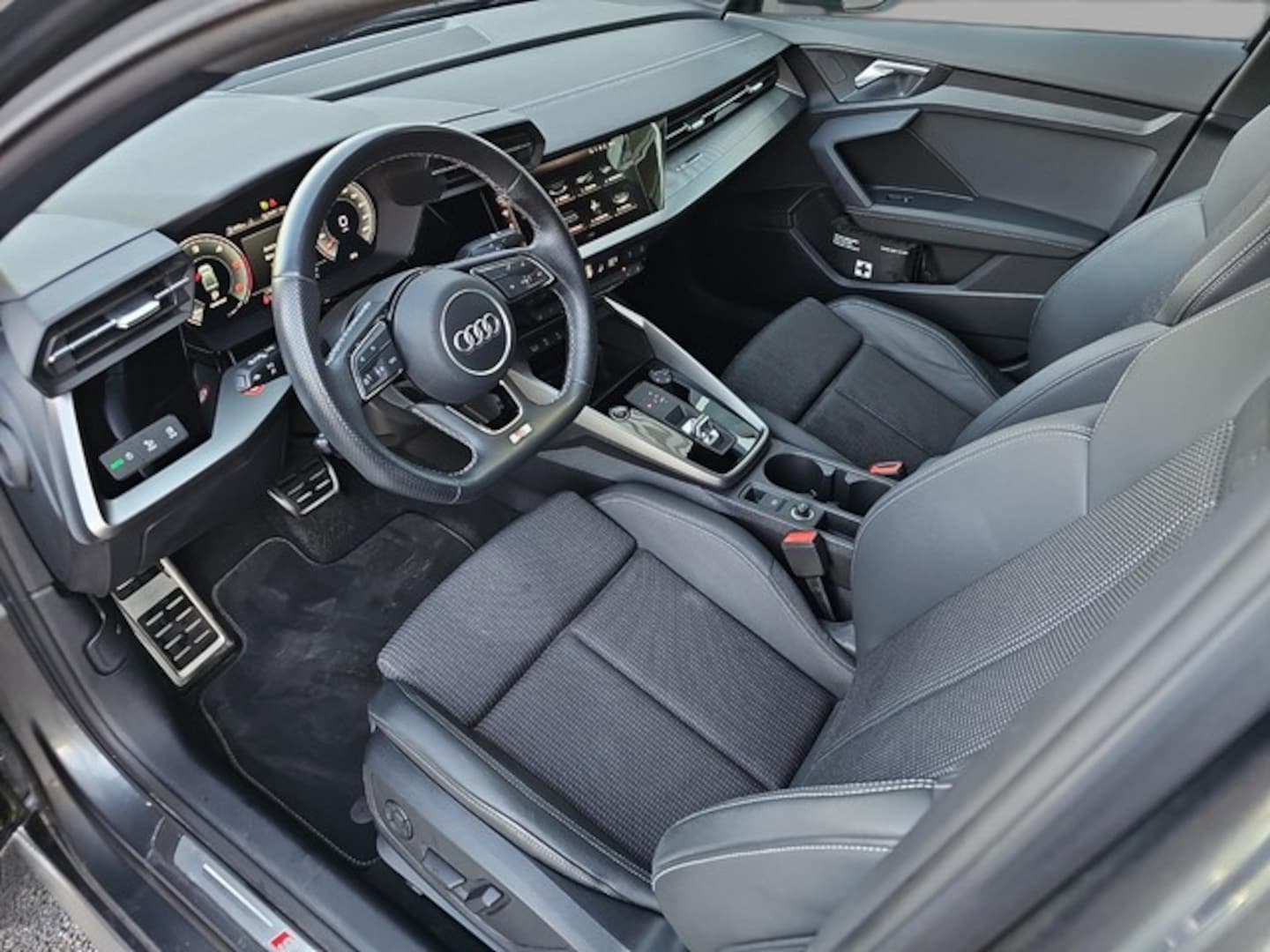 Bild über Audi A3 Limousine S line 35 TDI S tronic - für weitere Informationen kontaktieren Sie den Audi Partner