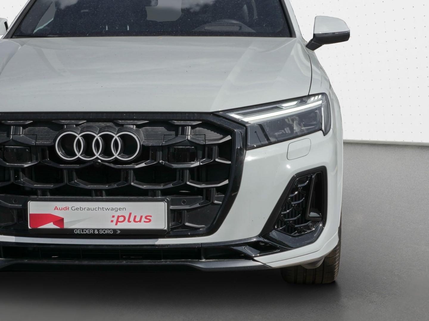 Image about Audi Q7 SUV TFSI e S line 55 TFSI e quattro tiptronic