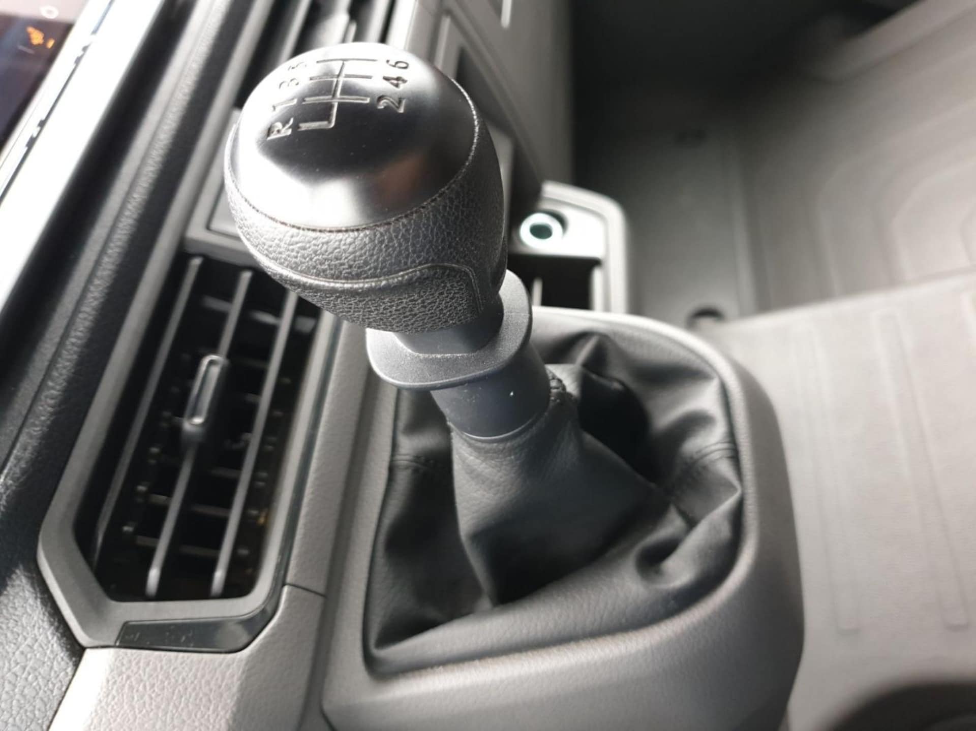 Volkswagen Crafter Kasten langer Radstand