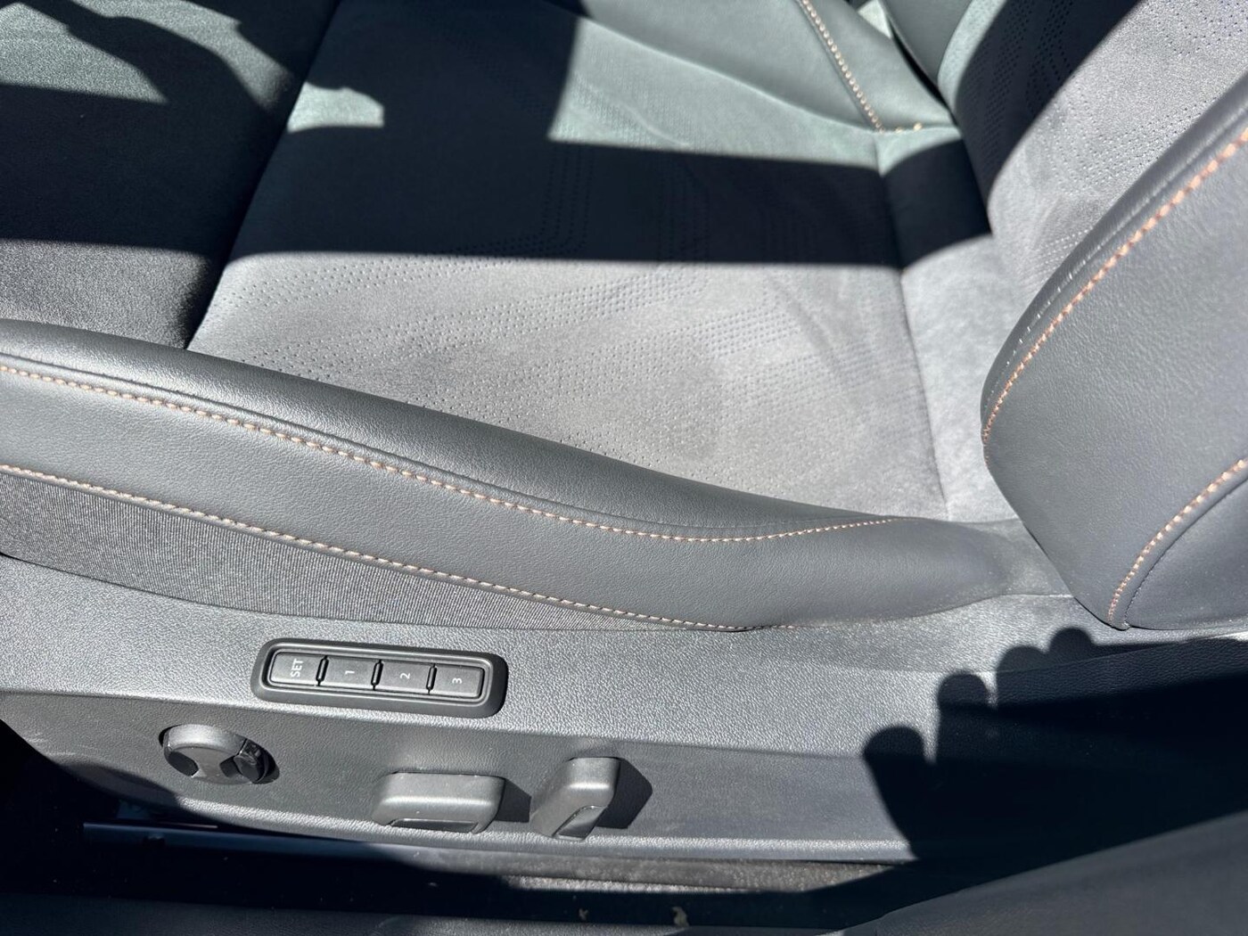 CUPRA Leon León 1.5 eTSI DSG 110 kW (150 CV) — photo 12