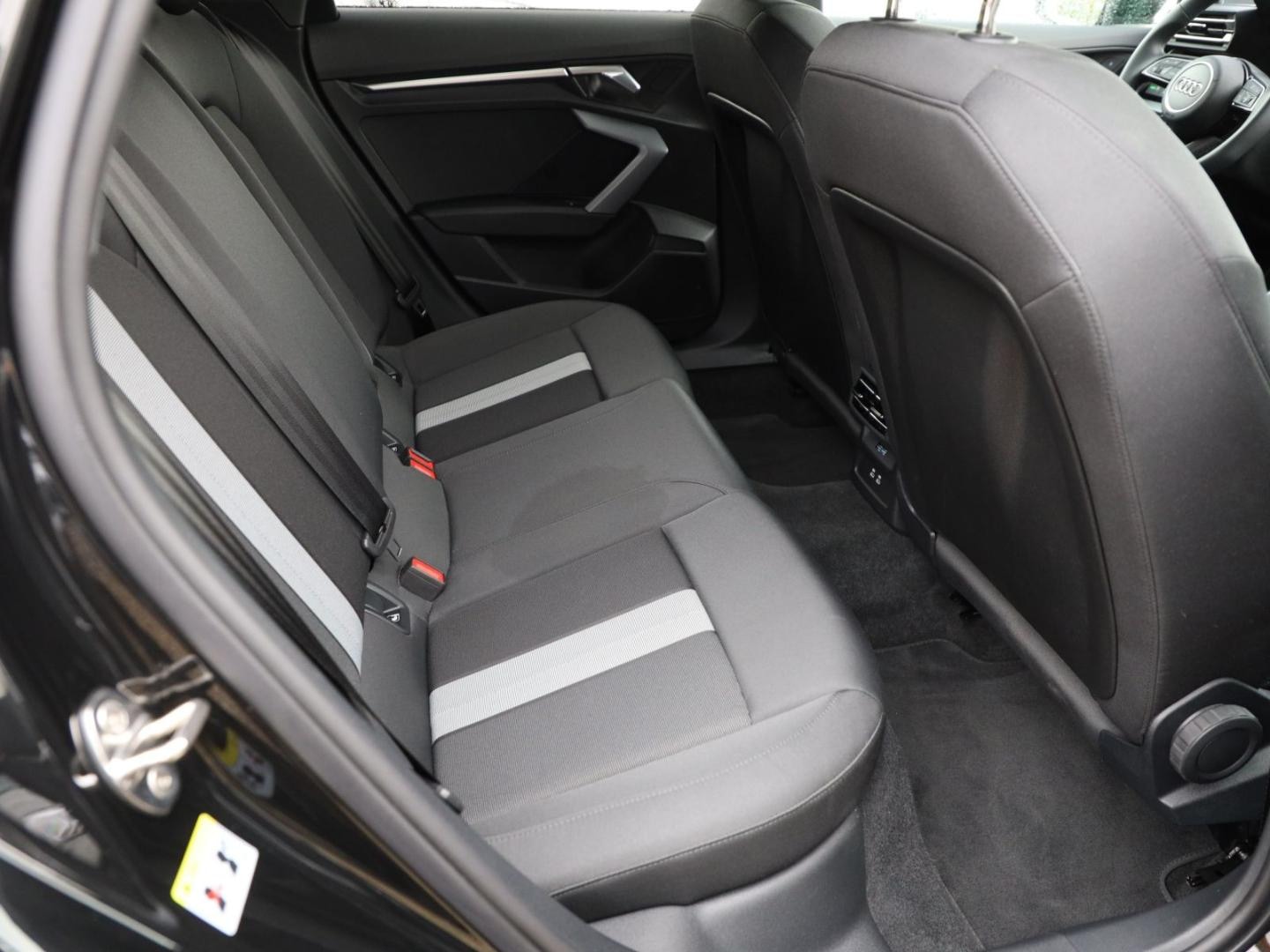 Bild über Audi A3 Sportback TFSI e advanced 40 TFSI e S tronic - für weitere Informationen kontaktieren Sie den Audi Partner