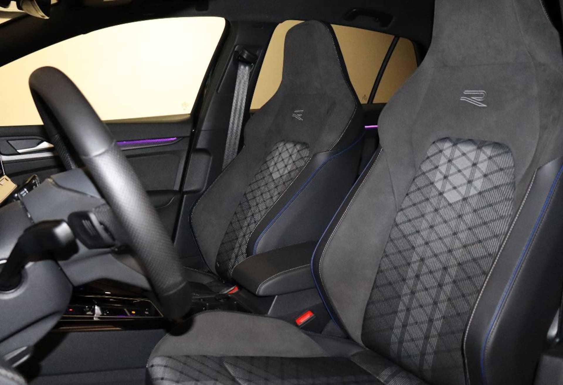 Volkswagen Golf R-Line