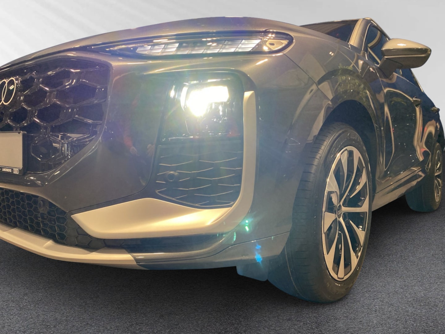 Bild über Audi Q3 SUV TFSI 110 kW S tronic - für weitere Informationen kontaktieren Sie den Audi Partner
