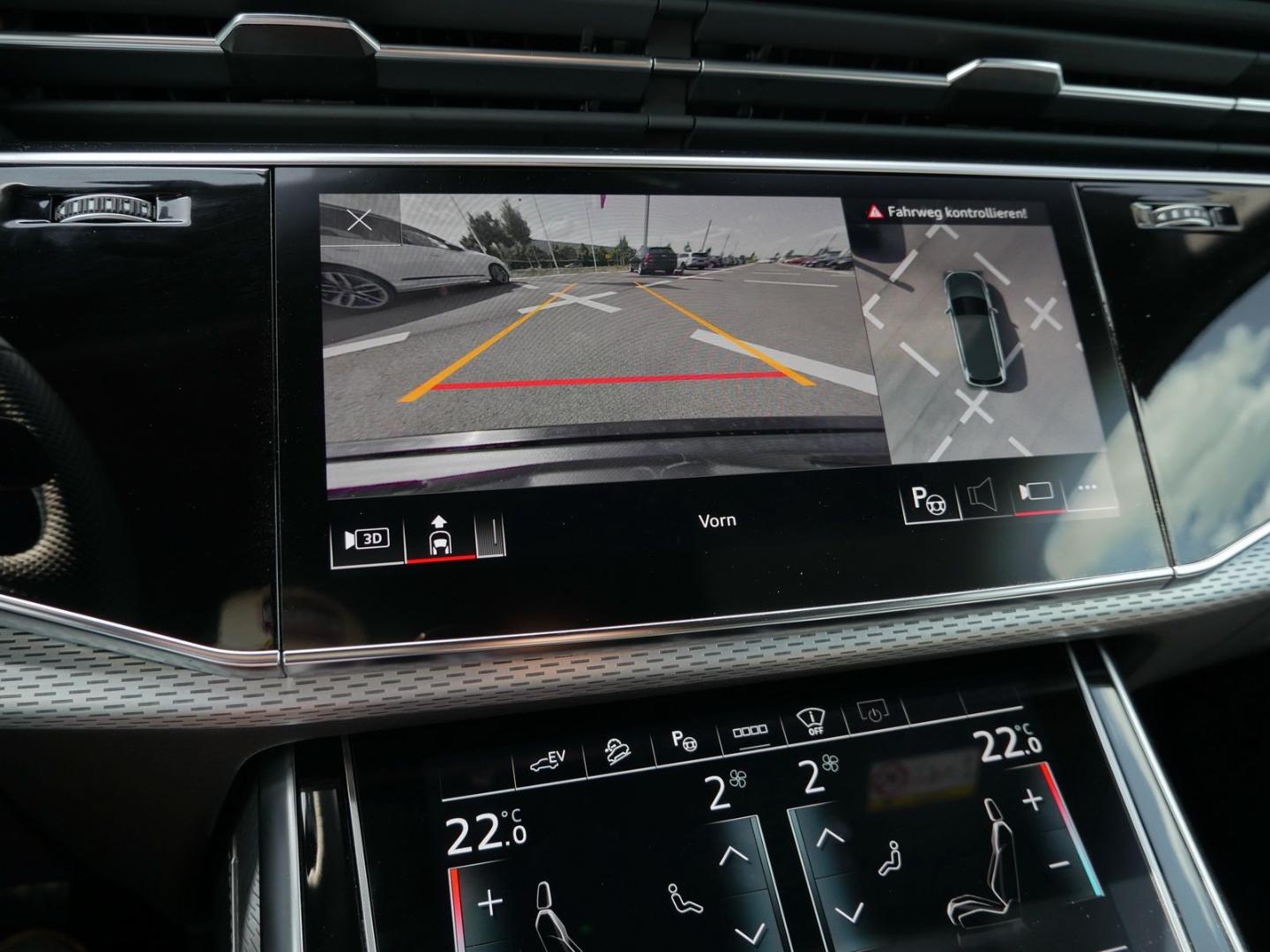 Image about Audi Q7 SUV TFSI e S line 55 TFSI e quattro tiptronic