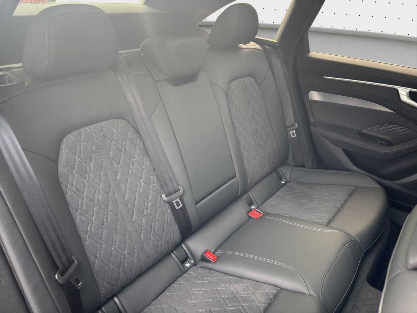Bild über Audi A6 Avant edition one TDI quattro 150 kW S tronic - für weitere Informationen kontaktieren Sie den Audi Partner