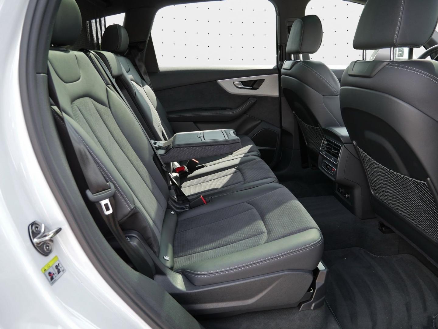 Image about Audi Q7 SUV TFSI e S line 55 TFSI e quattro tiptronic
