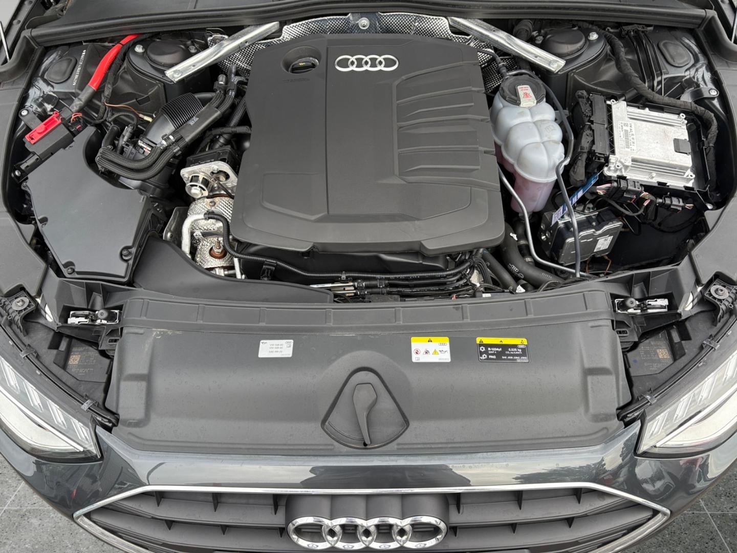 Bild über Audi A4 Avant 30 TDI S tronic - für weitere Informationen kontaktieren Sie den Audi Partner