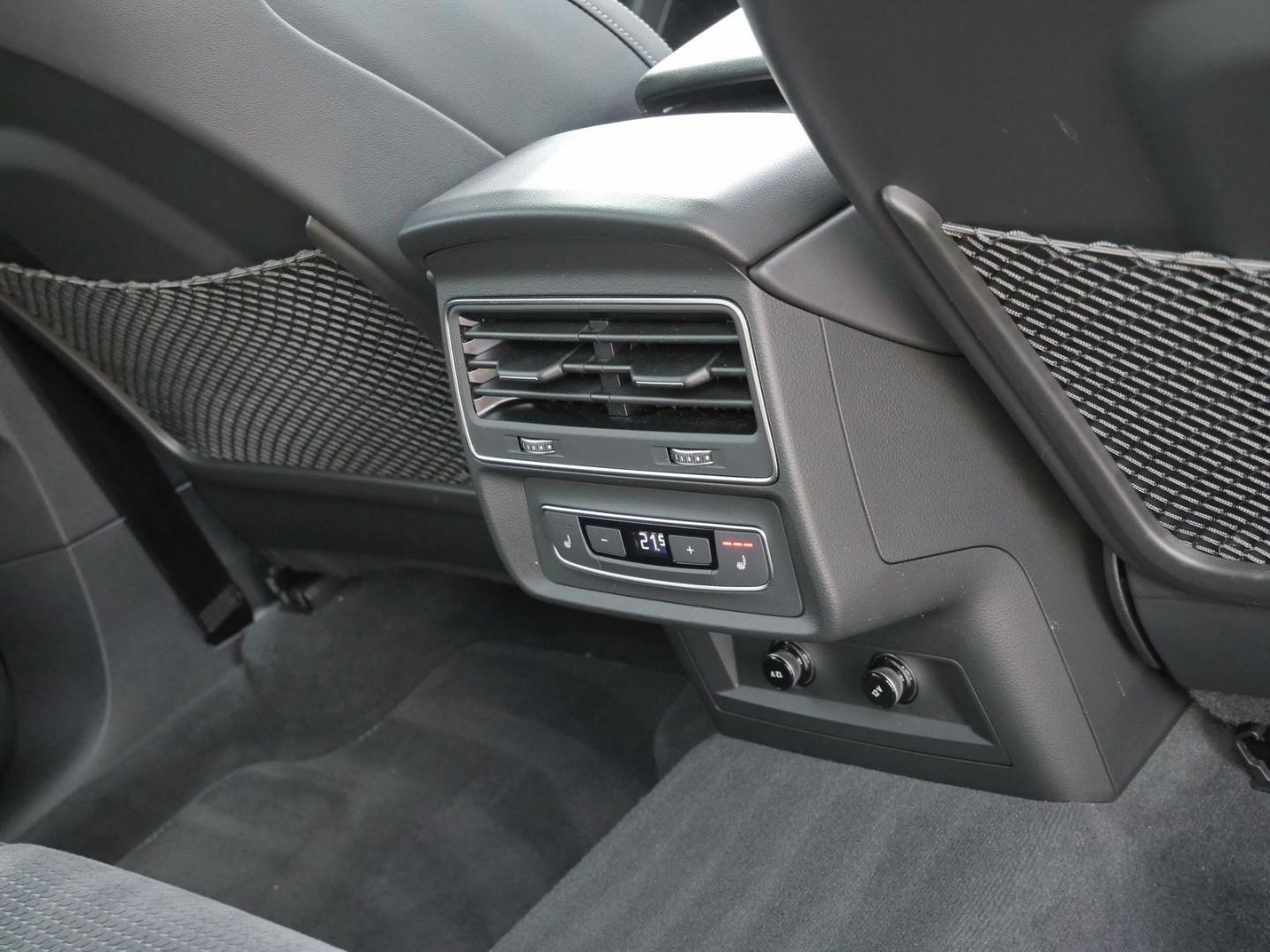 Image about Audi Q7 SUV TFSI e S line 55 TFSI e quattro tiptronic