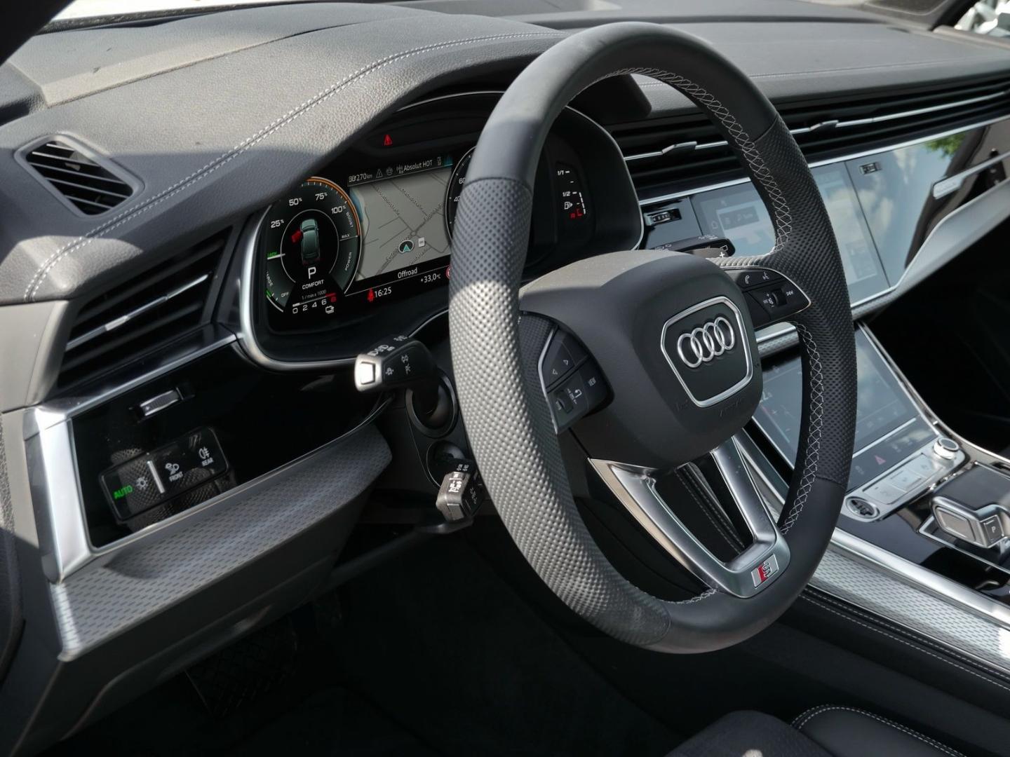 Image about Audi Q7 SUV TFSI e S line 55 TFSI e quattro tiptronic