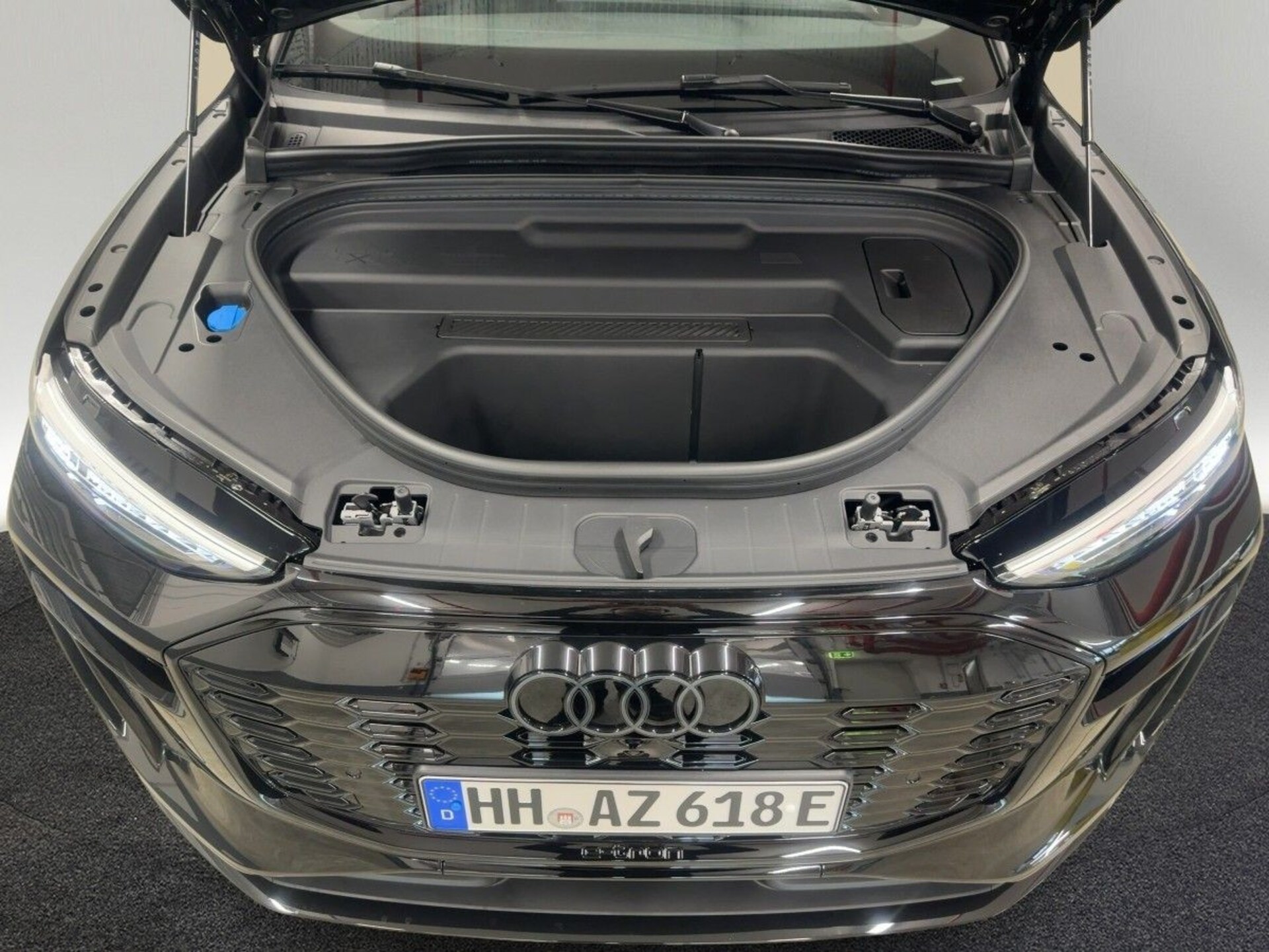 Audi SQ6 SUV e-tron