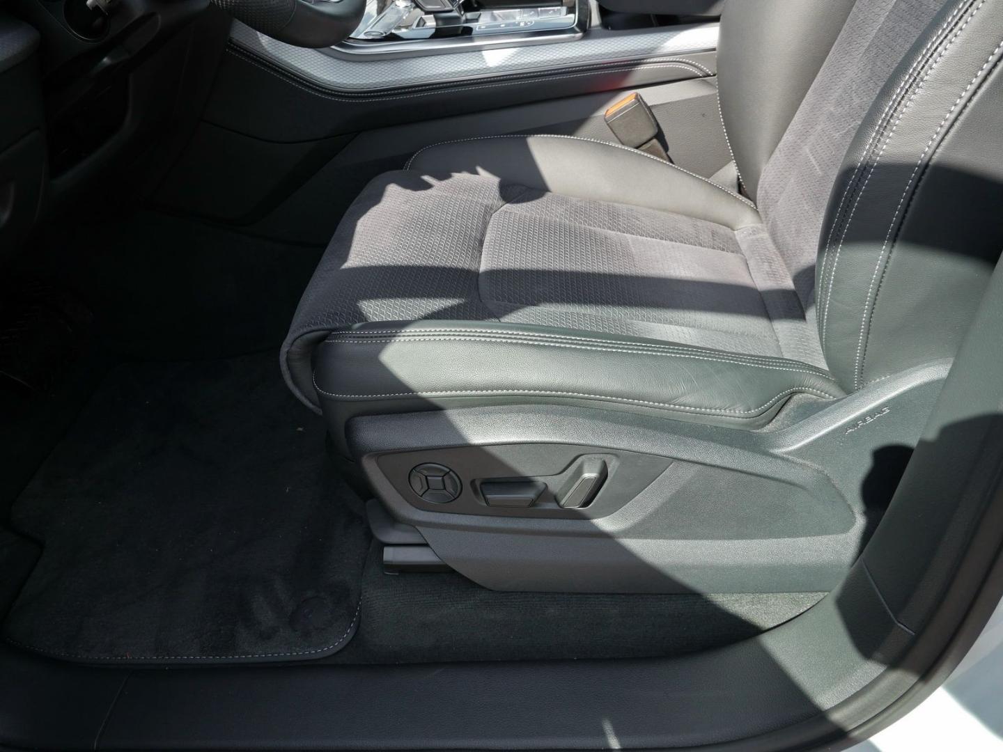 Image about Audi Q7 SUV TFSI e S line 55 TFSI e quattro tiptronic