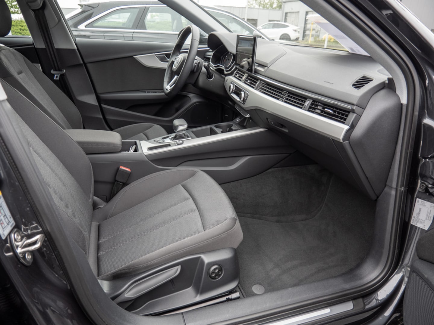 Bild über Audi A4 Avant 35 TDI S tronic - für weitere Informationen kontaktieren Sie den Audi Partner