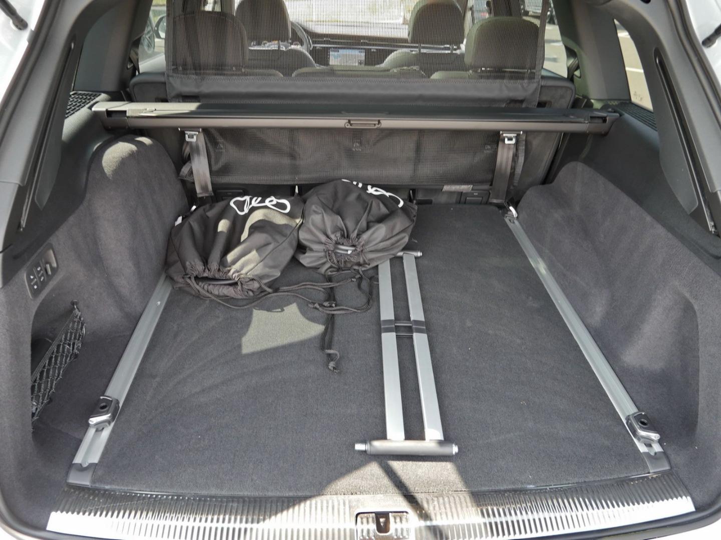 Image about Audi Q7 SUV TFSI e S line 55 TFSI e quattro tiptronic