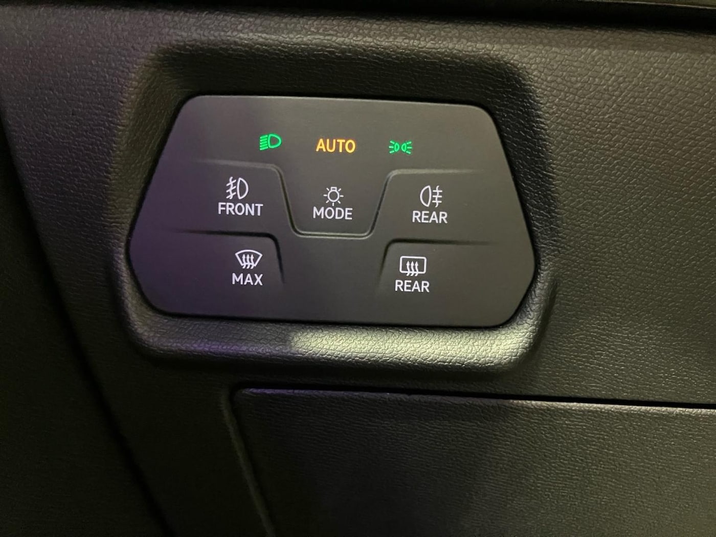 CUPRA Leon Sportstourer 1.5 eTSI DSG 110 kW (150 CV) — photo 10