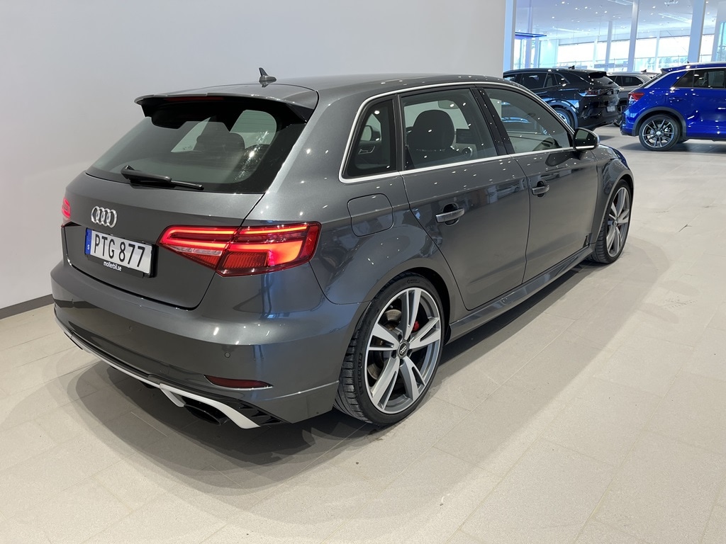 Bild som visar Audi RS 3 Sportback RS 3 Sportback 2.5 TFSI quattro 400 hk S tronic - för mer information kontakta din Audi Partner