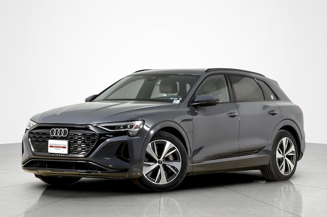 Photo of 2024 Audi Q8 e-tron 