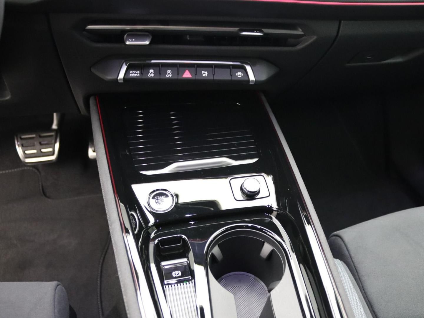 Bild über Audi Q3 SUV TFSI quattro 195 kW S tronic - für weitere Informationen kontaktieren Sie den Audi Partner