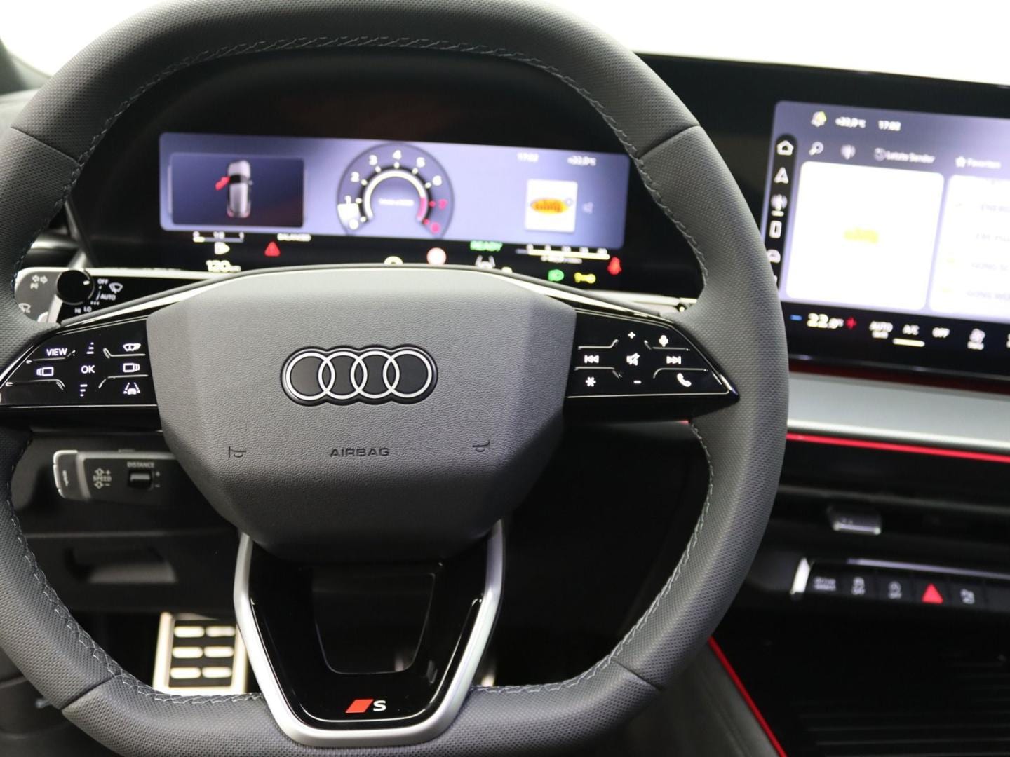 Bild über Audi Q3 SUV TFSI quattro 195 kW S tronic - für weitere Informationen kontaktieren Sie den Audi Partner
