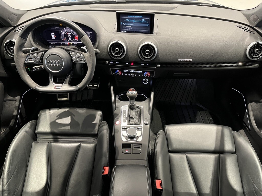 Bild som visar&nbsp;Audi RS 3 Sportback&nbsp;RS 3 Sportback 2.5 TFSI quattro 400 hk S tronic - för mer information kontakta din Audi Partner