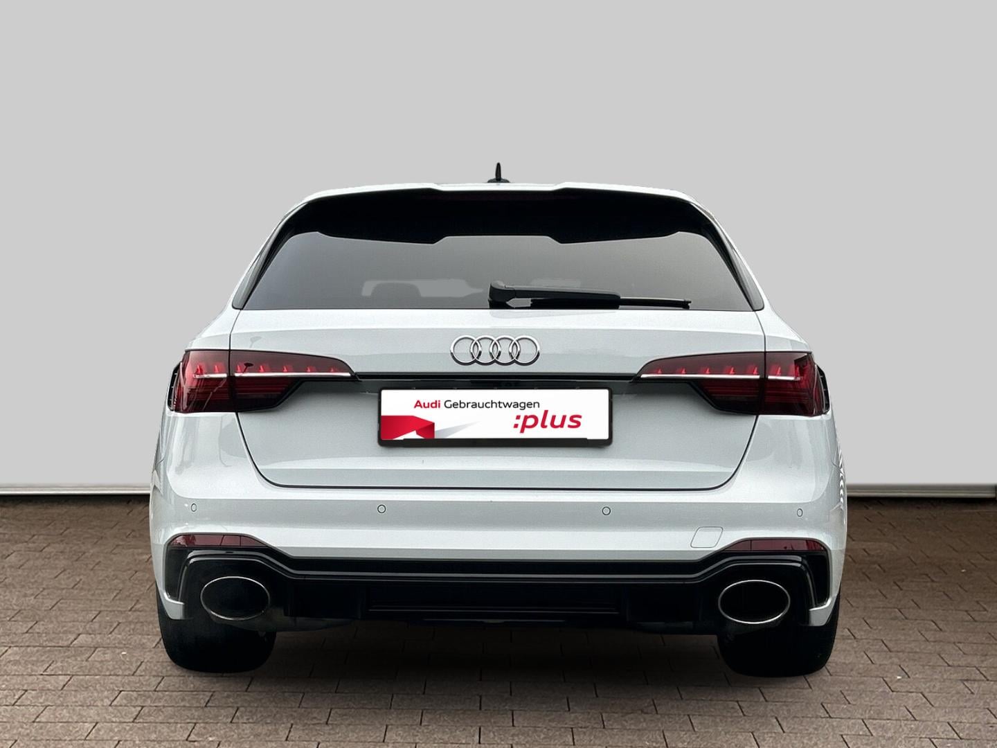 Bild über Audi RS 4 Avant TFSI quattro tiptronic - für weitere Informationen kontaktieren Sie den Audi Partner