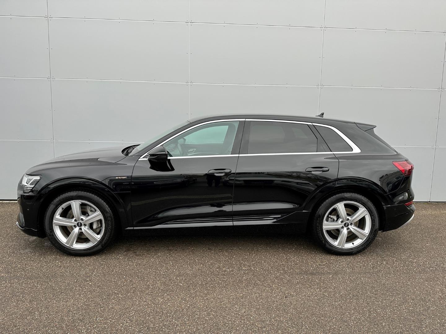 Image about Audi e-tron Attraction advanced 50 quattro 230,00 kW