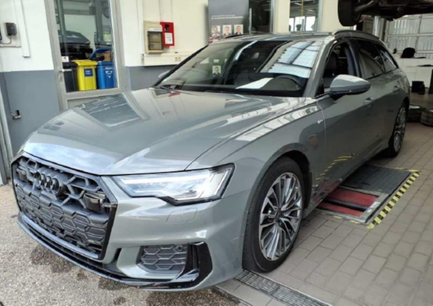 Bild über Audi A6 Avant TFSI e S line 50 TFSI e quattro S tronic - für weitere Informationen kontaktieren Sie den Audi Partner