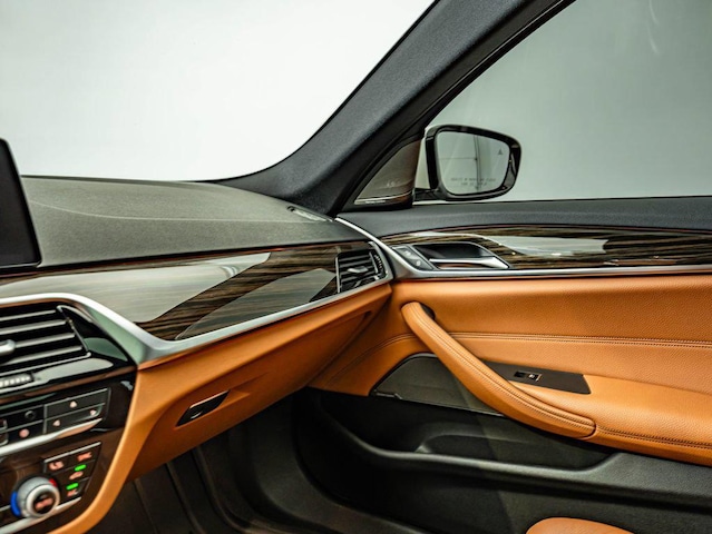 2019 BMW 5 Series 540i - Photo 32