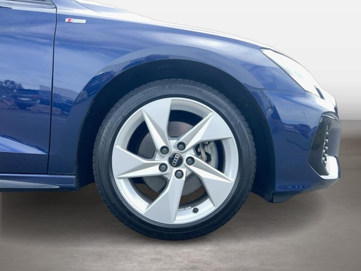 Bild über Audi A3 Sportback S line 35 TFSI S tronic - für weitere Informationen kontaktieren Sie den Audi Partner