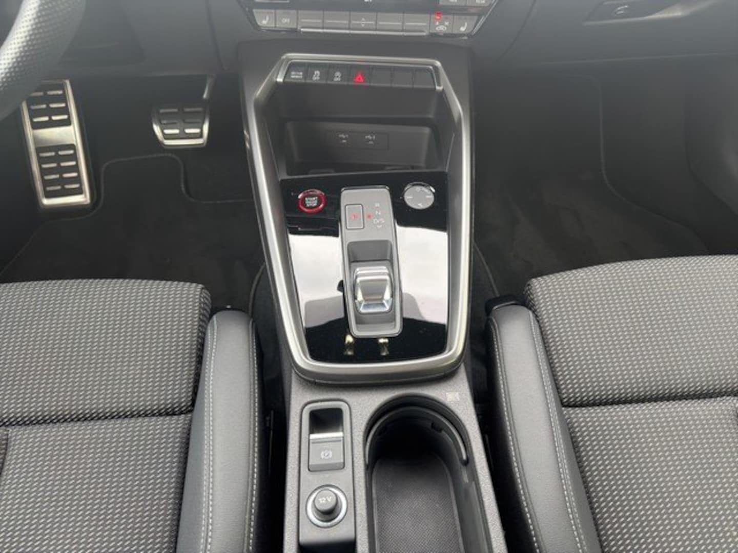 Bild über Audi S3 Sportback TFSI quattro S tronic - für weitere Informationen kontaktieren Sie den Audi Partner