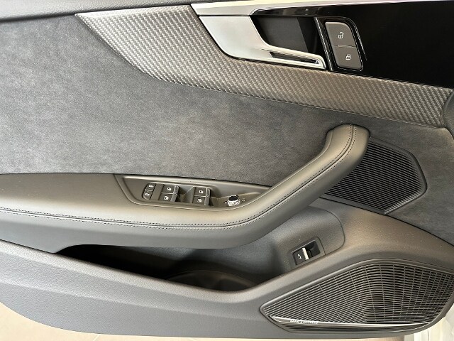 Image about Audi RS 4 Avant TFSI quattro tiptronic
