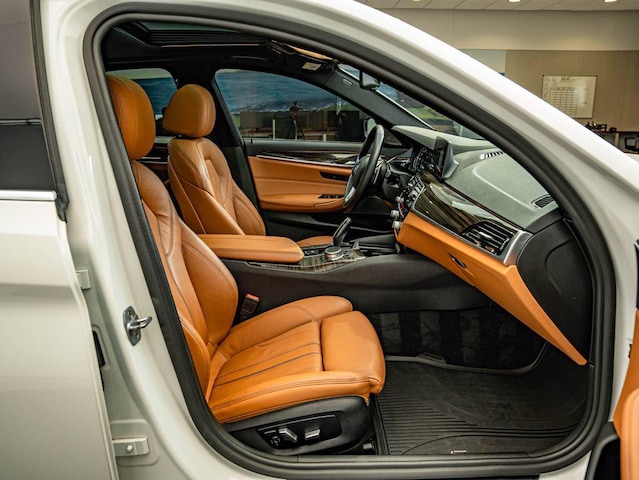 2019 BMW 5 Series 540i - Photo 43