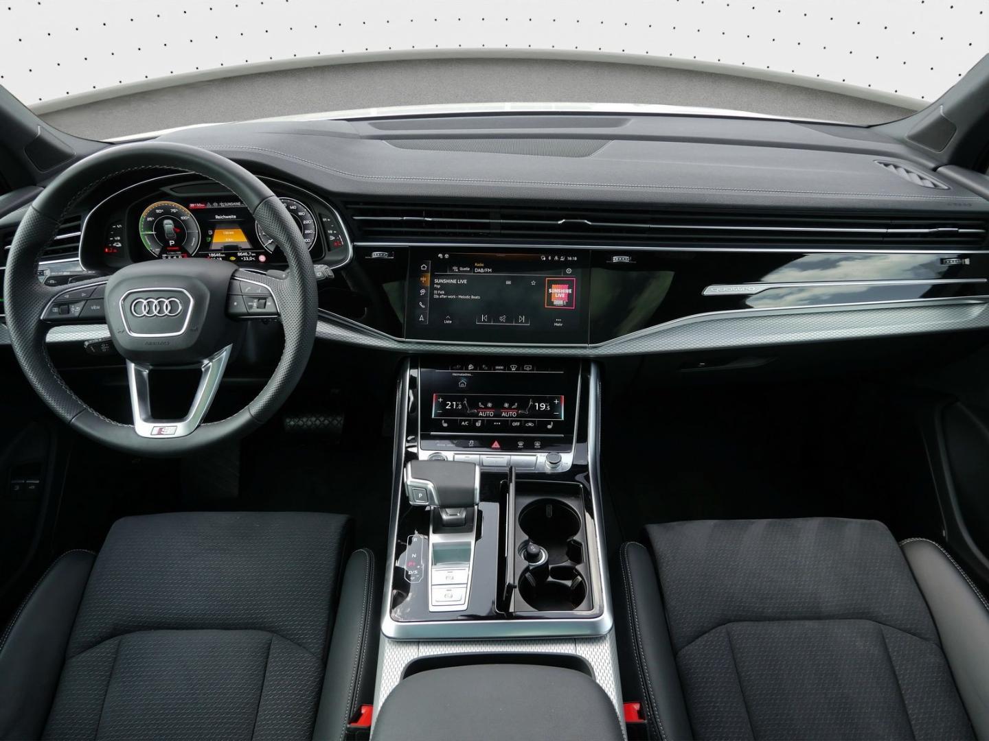 Image about Audi Q7 SUV TFSI e S line 55 TFSI e quattro tiptronic