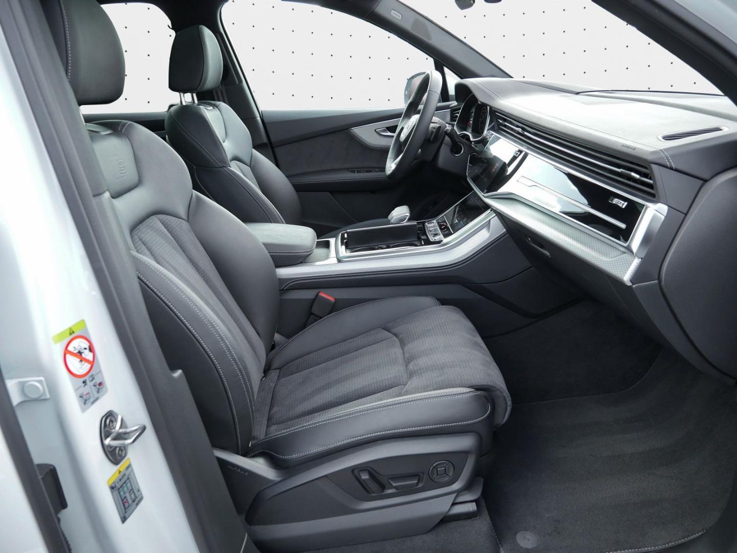 Image about Audi Q7 SUV TFSI e S line 55 TFSI e quattro tiptronic
