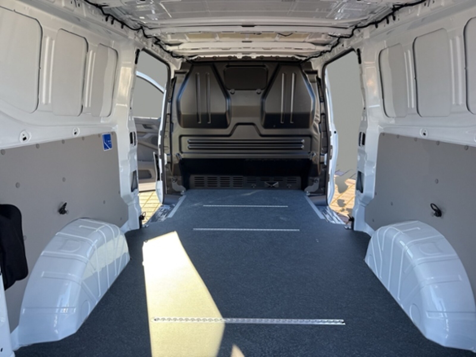 Volkswagen Transporter Kasten langer Radstand – Bild 12