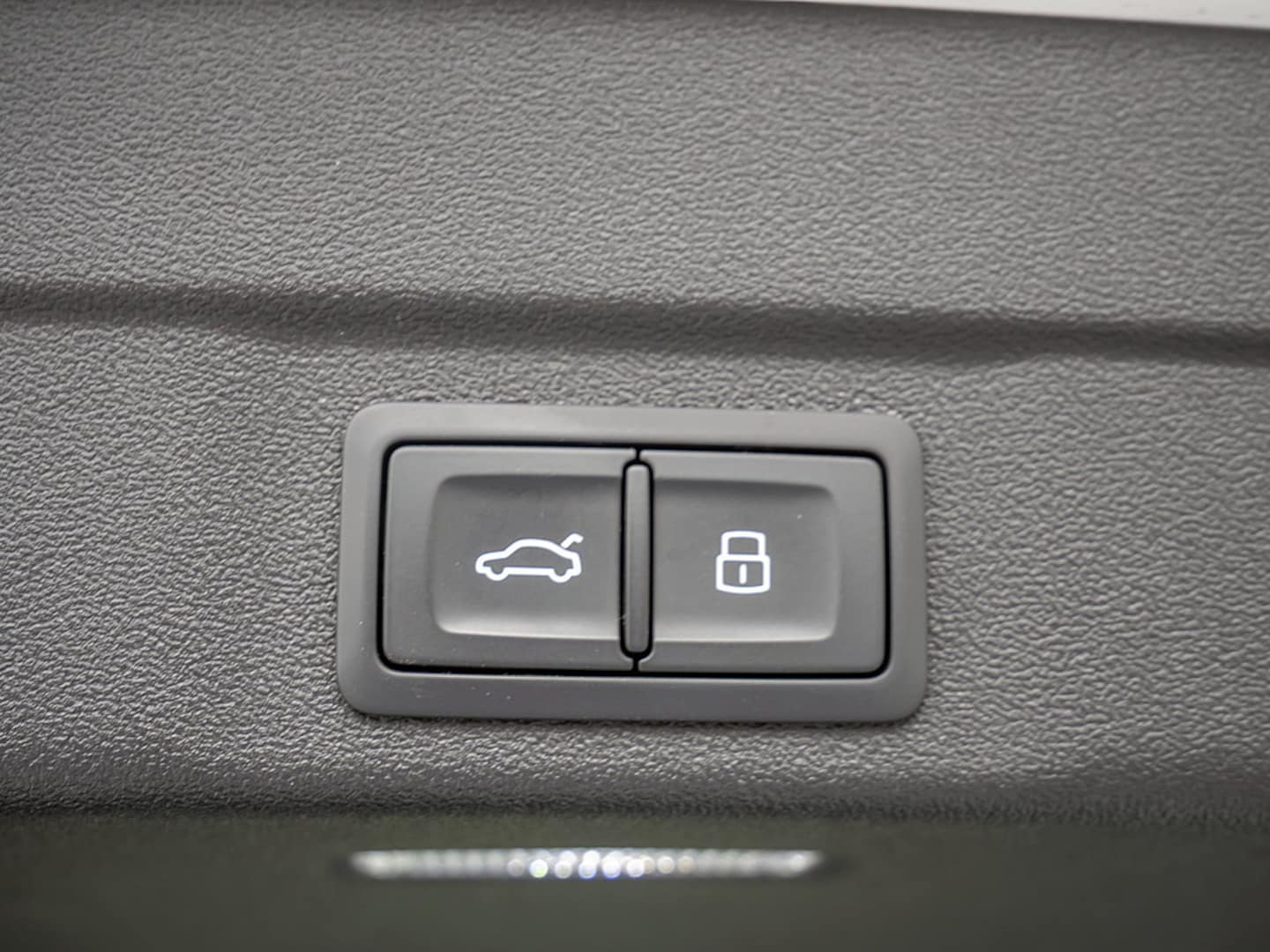 Bild über Audi A6 Avant TDI 150 kW S tronic - für weitere Informationen kontaktieren Sie den Audi Partner