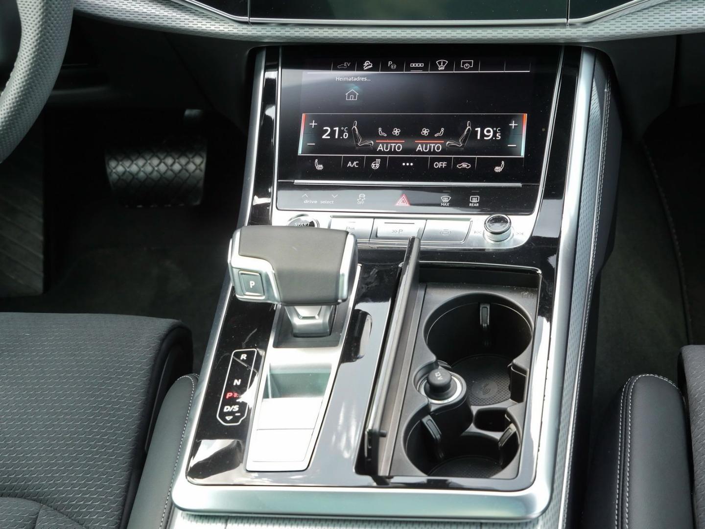 Image about Audi Q7 SUV TFSI e S line 55 TFSI e quattro tiptronic