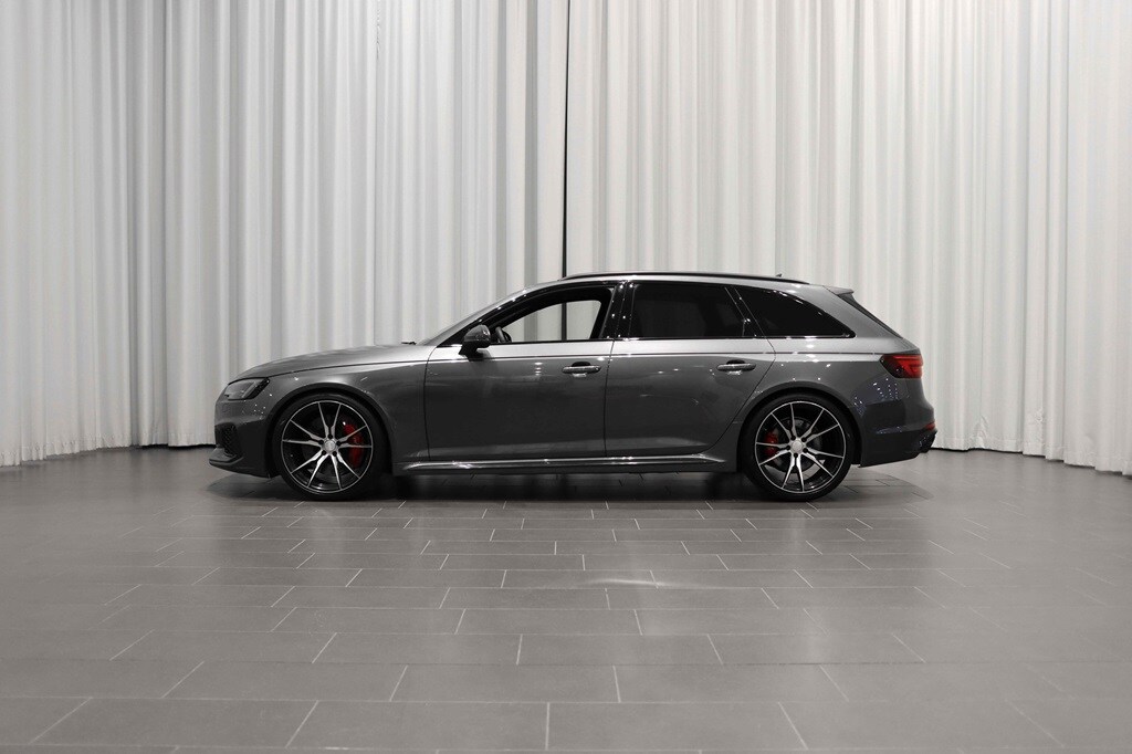 Bild som visar&nbsp;Audi RS 4 Avant&nbsp;RS 4 Avant 2.9 TFSI quattro 450 hk tiptronic - för mer information kontakta din Audi Partner