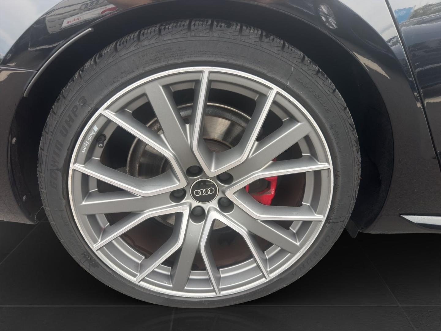 Bild über Audi A4 Avant S line 40 TFSI S tronic - für weitere Informationen kontaktieren Sie den Audi Partner