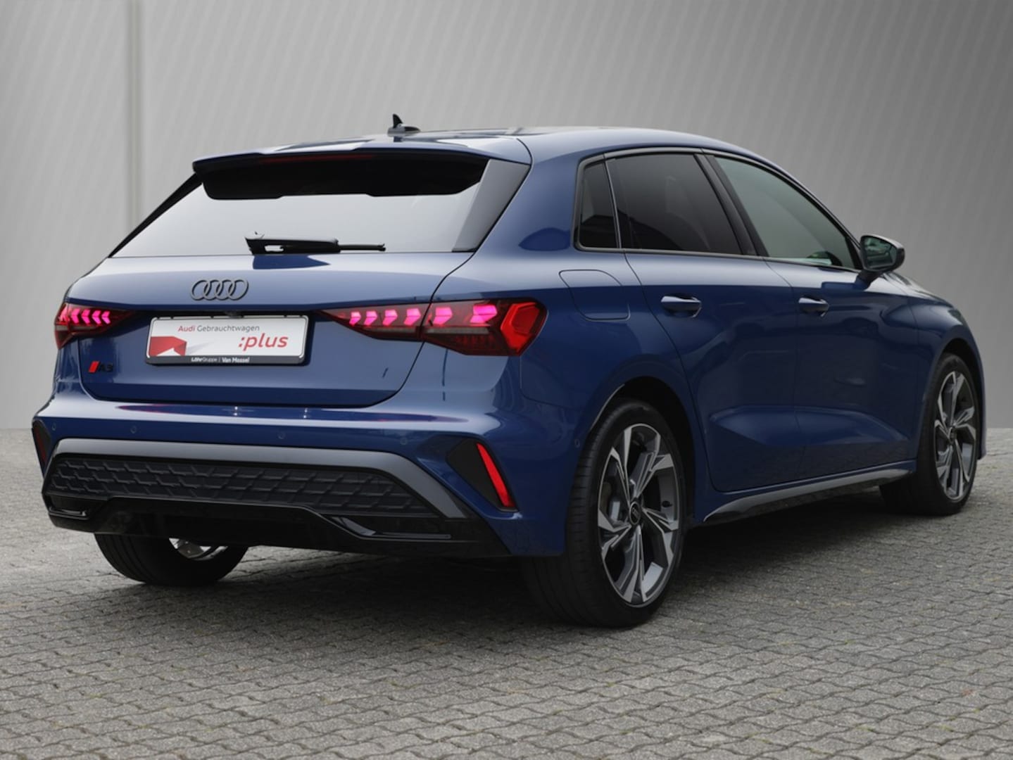 Bild über Audi A3 Sportback S line 35 TFSI S tronic - für weitere Informationen kontaktieren Sie den Audi Partner