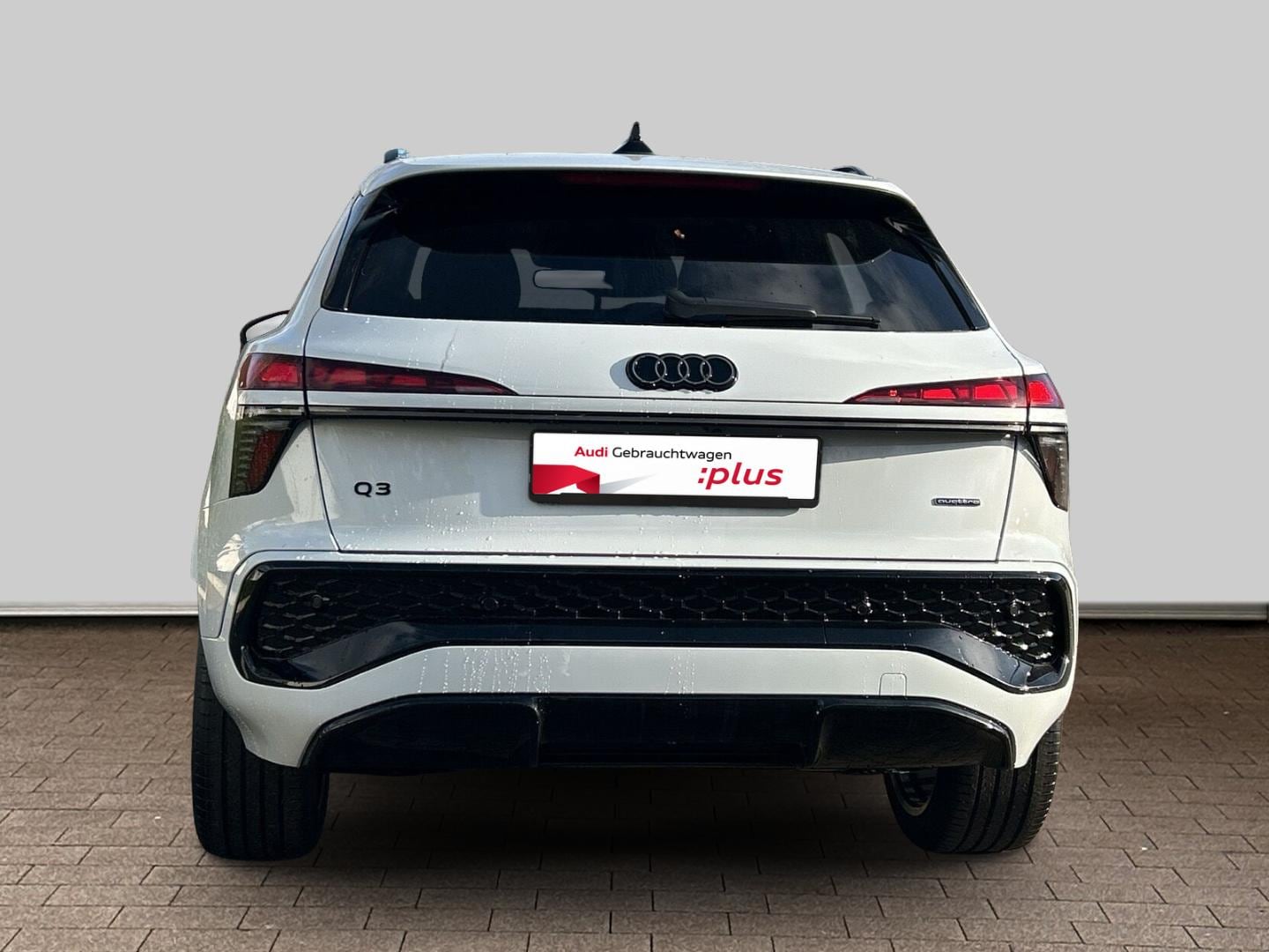 Bild über Audi Q3 SUV TFSI quattro 195 kW S tronic - für weitere Informationen kontaktieren Sie den Audi Partner