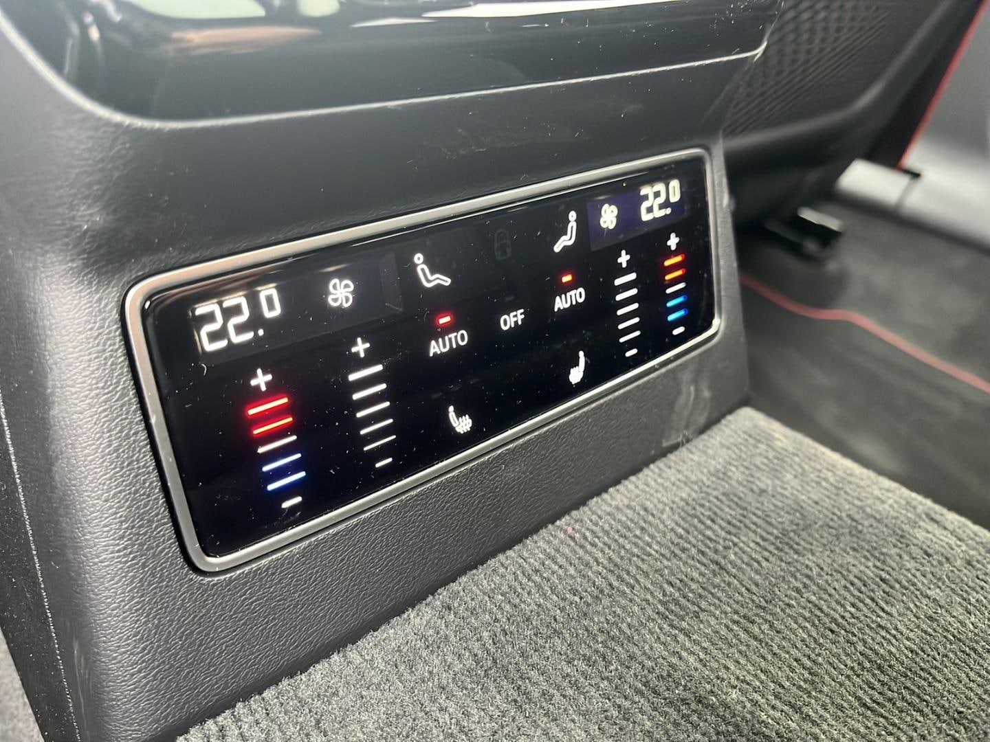 Bild über Audi A6 Avant TFSI quattro 270 kW S tronic - für weitere Informationen kontaktieren Sie den Audi Partner