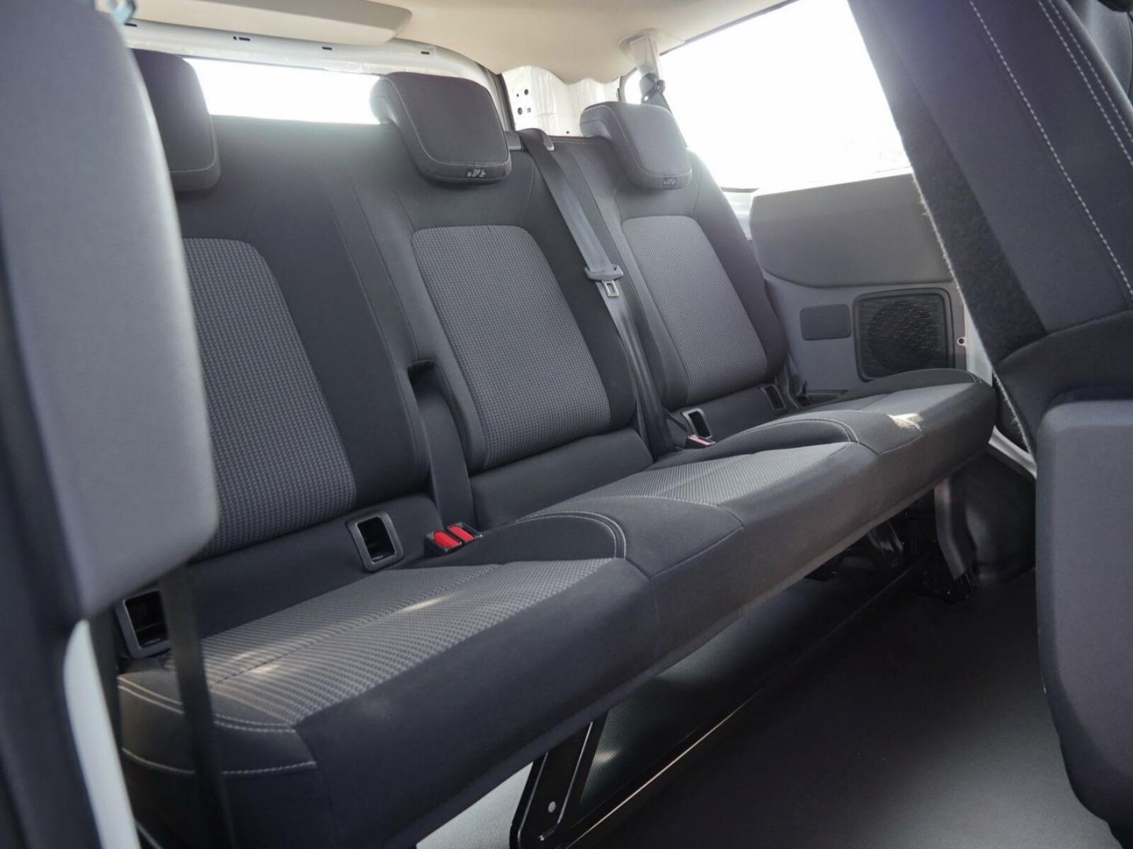 Volkswagen Transporter Kombi kurzer Radstand – Bild 16